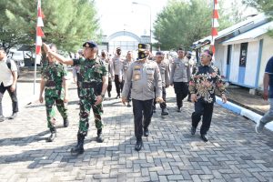 Kapolda Kunjungi Emam Pulau Terluar di Kepri, Salurkan Bantuan untuk Masyarakat