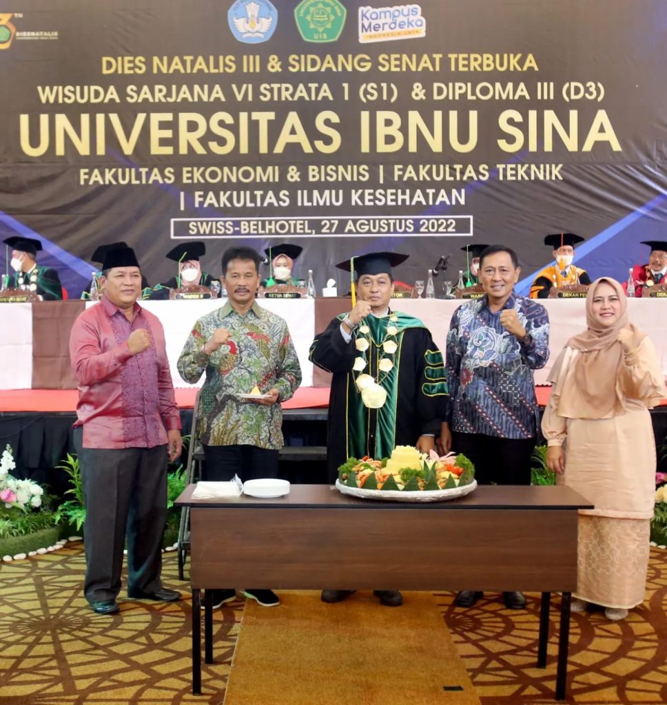 Hadiri Wisuda Universitas Ibnu Sina, Ini Pesan yang Disampaikan Rudi