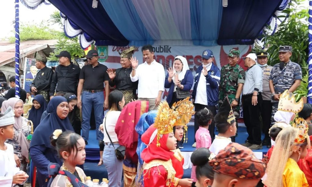 Peringatan HUT ke-77 Kemerdekaan RI Tingkat Kecamatan Bulang Semarak, Kehadiran Rudi Disambut Antusias Masyarakat