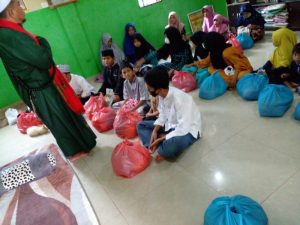 Lebaran Anak Yatim, Warga Jakarta di Karimun Santuni Pondok Pesantren Bustanuk Azkiya