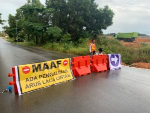 Hindari Lakalantas, BP Batam Pasang Road Barriers di Jalan Hang Kesturi Kabil