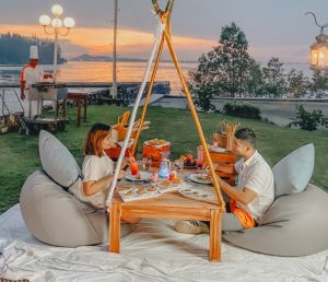 Romantic BBQ Dinner di HARRIS Resort Waterfront Batam, Dijamin Bikin Pasangan  Makin Cinta