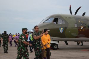 Danlanud Hang Nadim Sambut Kedatangan Panglima TNI dan Kasau di Batam