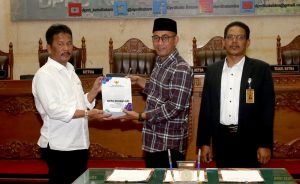 Paripurna DPRD Batam, Rudi Jelaskan Ranperda APBD Kota Batam dan Nota Keuangan Tahun 2023