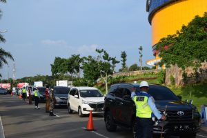 Satpom AU Gelar Razia di Bandara Internasional Hang Nadim, Periksa Barang Bawaan Pengunjung