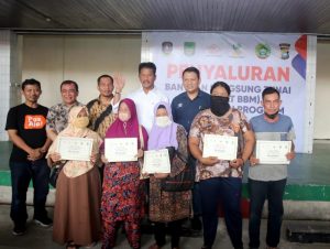 Salurkan BLT BBM dan Sembako di Batam, Rudi Minta Data Penerima Dibuka