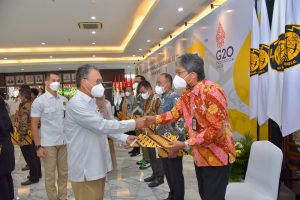 Kepala Perwakilan SKK Migas Sumbagut Raih Penghargaan Dharma Karya ESDM