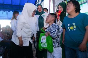 Marlin Terjun Ikut Serahkan “Segelas Beras untuk Disabilitas”