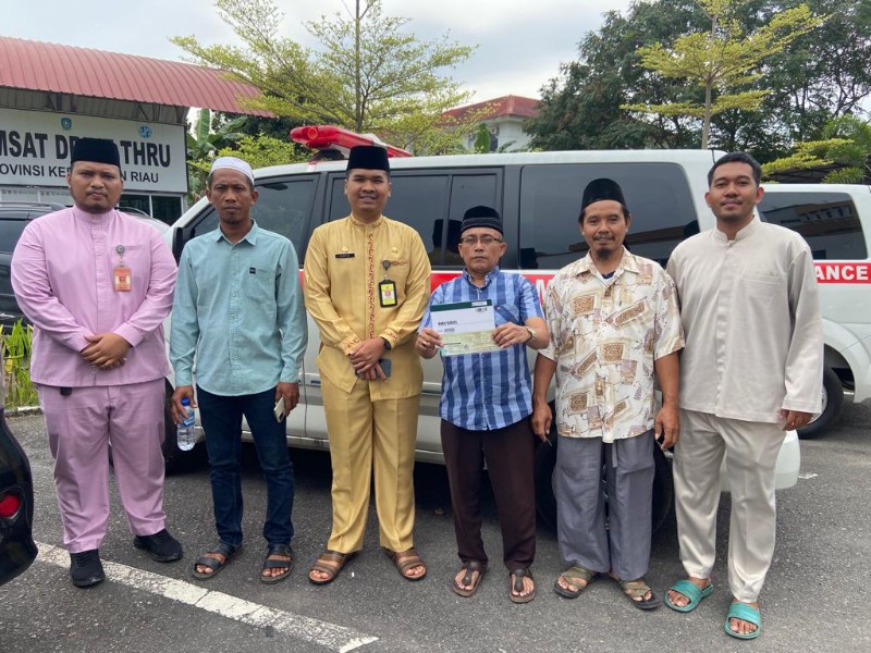 Wagub Marlin Serahkan Bantuan Ambulans untuk Masjid Al-Abror, Takmir Masjid Tak Kuasa Tahan Haru