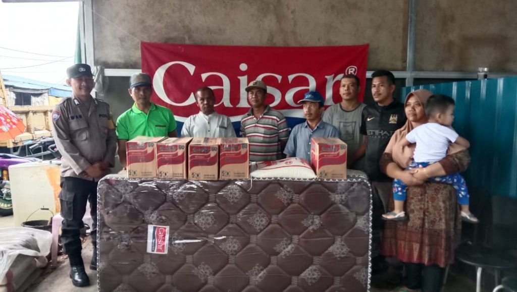 Pabrik Caisar Spring Bed Hadir Meringankan Beban Korban Kebakaran Kios Seken Sengkuang