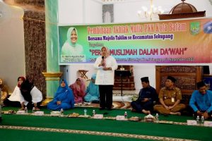 Bina Akhlak Mulia, Wagub Marlin Kupas Peran Muslimah dalam Dakwah