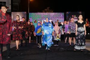 Wagub Marlin Roadshow Batam Batik Fashion Week 2022 di Lingga