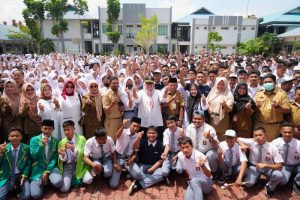 Sambutan Ribuan Pelajar SMAN 8 Batam Buat Wagub Marlin Terpesona
