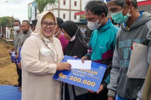 Marlin Bagikan BLT untuk Masyarakat Kecamatan Seibeduk