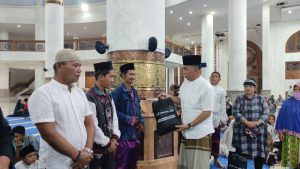 Ringankan Beban Korban Banjir, Bupati Natuna Salurkan 260 Paket Sembako untuk Warga Kelurahan Batu Hitam