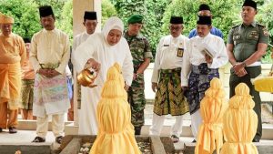 Ziarahi Makam Nong Isa, HMR dan Marlin Ajak Renungi serta Muliakan Jasa Leluhur