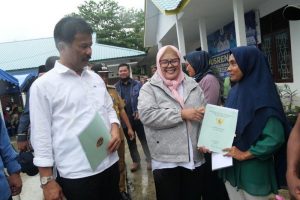 HMR & Marlin Musrenbang di Karas, Bagikan 171 Sertifikat Tanah