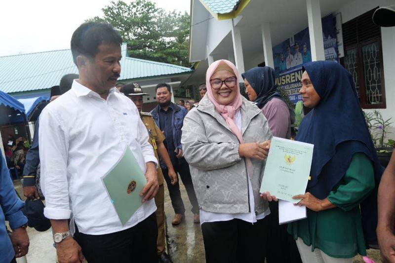 HMR & Marlin Musrenbang di Karas, Bagikan 171 Sertifikat Tanah