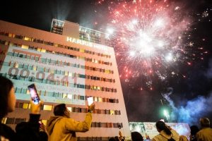 Perayaan Malam Pergantian Tahun di HARRIS Hotel Batam Center Berlangsung Meriah