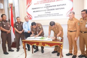 Pemkab dan Kejari Natuna Teken MoU Pendampingan Hukum Bidang Perdata dan Tata Usaha Negara