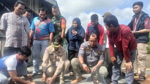 Kelompok Nelayan Pulau Sambok Batu Gajah Terima Bantuan Alat Baku Bubu Ikan