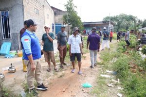 Ketua DPRD Batam Nuryanto Goro Bareng Warga Seinayon