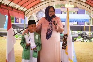 Berani Dites Hafalan Alquran, Bocah SD ini Dapat Hadiah Ponsel dari Wagub Marlin