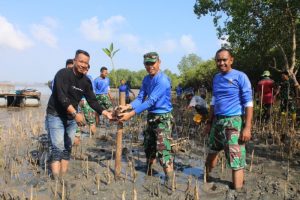 Lanud Hang Nadim Tanam 1000 Pohon Mangrove di Kampung Terih Nongsa