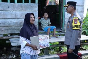 Polres Lingga Kembali Salurkan Sembako Pada Masyarakat