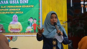 Bunda PAUD Kabupaten Lingga, Maratusholiha Sosialisasi Kesehatan Anak Usia Dini dan Serahkan APE