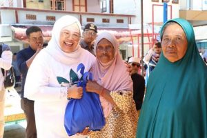 Bersama HMR, Marlin ke Pulau Kasu dan Bagikan Sembako Bersubsidi