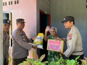 HUT Polda Kepri ke-18, Polres Lingga Salurkan Bansos Pada Masyarakat