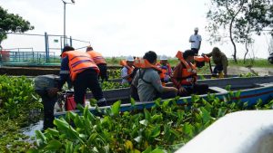 SPAM BP Batam Patroli dan Tutup Pintu Air Waduk Duriangkang, Pastikan Ketinggian Air Kembali Normal