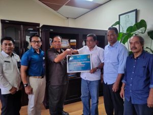 BP Batam Serahkan Bantuan Rp 62 Juta untuk Korban Longsor Serasan
