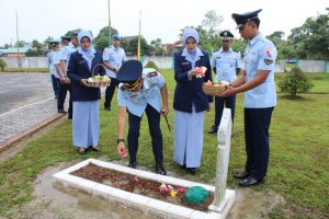 Danlanud Hang Nadim Pimpin Upacara Ziarah di TMP Pusara Bhakti Bulan Gebang Batam