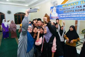 Safari Ramadan di Seilekop, Marlin Diserbu Para Remaja untuk Salaman