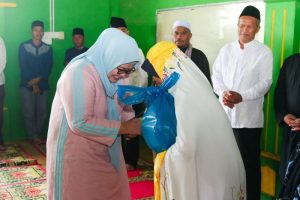 Marlin Safari Ramadan di Masjid Manbaul Hidayah Kabil, Serahkan Bantuan Rp 100 Juta