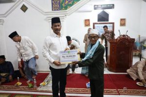 Muhammad Rudi Serahkan Bantuan Sosial Pembangunan Masjid di Kecamatan Bulang, Pengembangan Hinterland Jadi Perhatian Serius