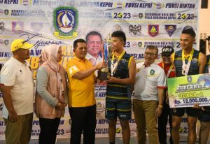 Gubernur Kepri Ansar Ahmad Tutup Kejuaraan Bola Voli Gubernur Cup Zona Kabupaten Bintan Tahun 2023