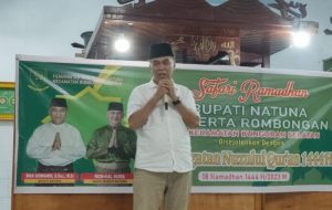 Safari Ramadan di Kecamatan Bunguran Selatan, Bupati Natuna Salurkan 48 Paket Sembako