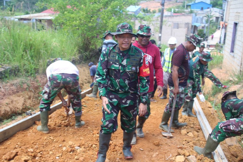 Dandim 0316/Batam Tinjau Langsung Proses Pembangunan di TMMD Kavling Seraya Batam
