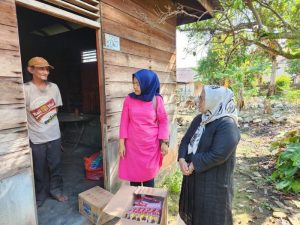 Dari Pintu ke Pintu Wagub Marlin Blusukan di Baran, Beri Bantuan untuk Kaum Duafa