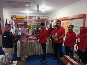 PDIP Parpol Pertama yang Daftar Bacaleg ke KPU Batam, Diramaikan Pawai Budaya