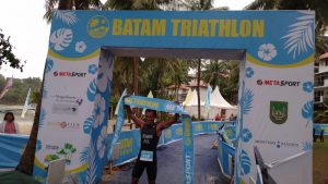 Hari Rohman Prajurit Kopaska Juarai Batam Triathlon 2023