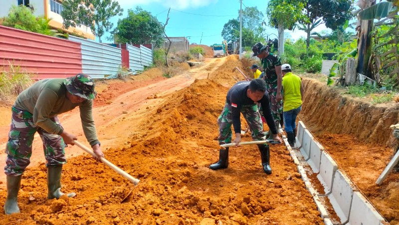 TMMD di Kampung Sambau Batam, Harmonisasi Ratusan Personel Mulai Dirasakan Warga