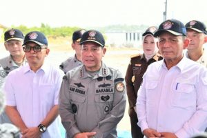 Gubernur Ansar Dampingi Laksdya TNI Aan Kurnia Ground Breaking Pembangunan Dermaga Bakamla di Setokok