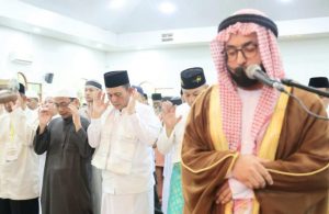 Jadi Khatib Idul Fitri 1444 H, Gubernur Ansar Ajak Jamaah Tingkatkan Bakti pada Orang Tua