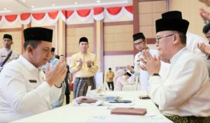 Gubernur Ansar Bayar Zakat Melalui BAZNAS Provinsi Kepri