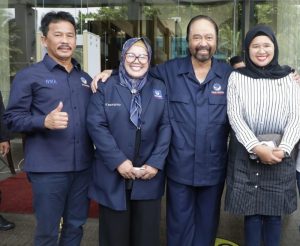 Surya Paloh Rangkul Marlin