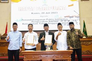 DPRD dan Pemko Batam Tandatangani Pakta Integritas Pengesahan RAPBD Batam 2024